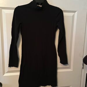SMALL BLACK LONG SLEEVE AND TURTLE NECK DRESS